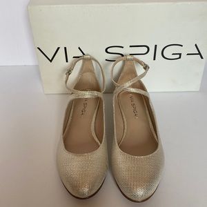 Cross closure Mary Jane platinum color size 6M